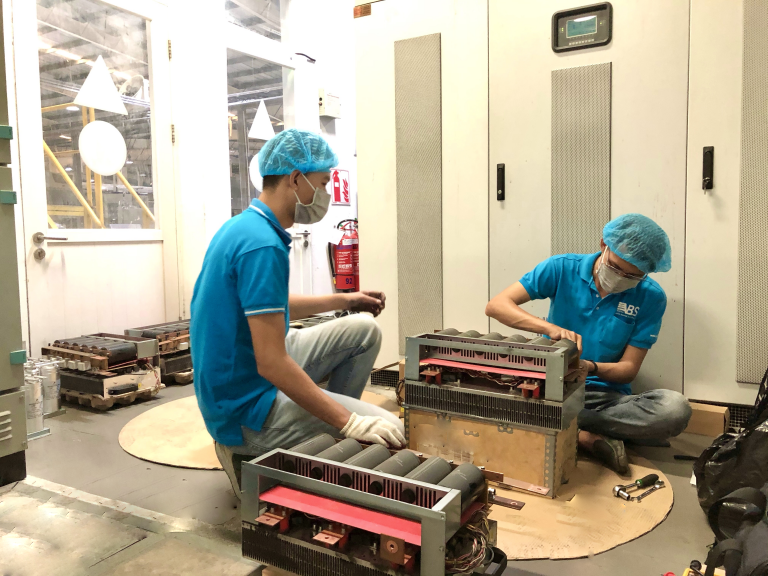 Để đảm bảo chất lượng của bộ lưu điện cũng như tuổi thọ của thiết bị được kéo dài, tránh những rủi ro không mong muốn như mất điện mà ups không thể phát huy tác dụng, dẫn đến mất hết dữ liệu được lưu trữ trong máy chủ. Muốn đảm bảo an toàn tuyệt đối cho các dữ liệu, công ty nên thường xuyên tiến hành bảo dưỡng UPS, kiểm tra các chi tiết bên trong máy định kỳ để có thể tiến hành sửa chữa kịp thời.