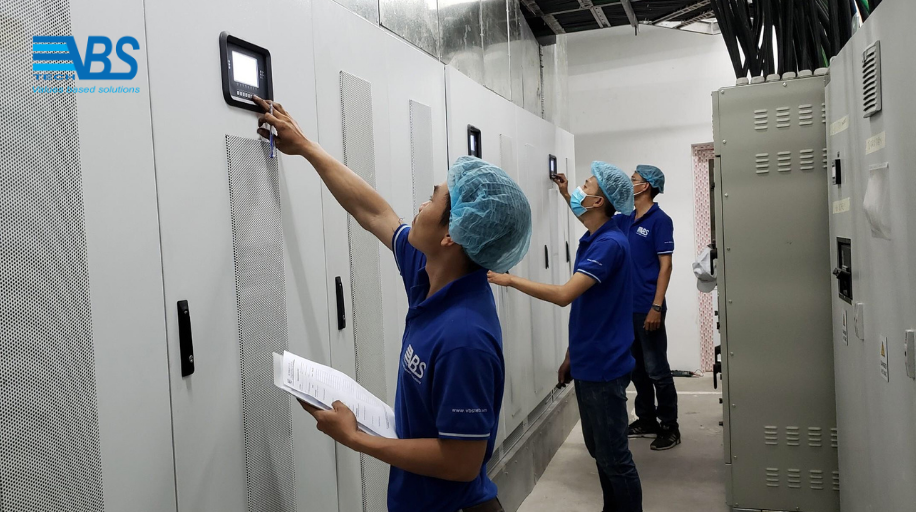 UPS cung cấp nguồn điện liên tục cho các thiết bị điện tử và máy móc